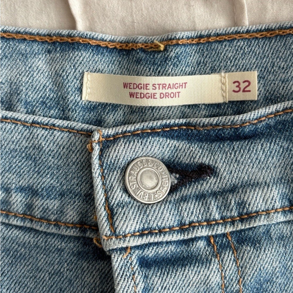 Levi’s Wedgie Straight Jeans Size 32 High Rise Distressed Light Wash Denim - Picture 4 of 6